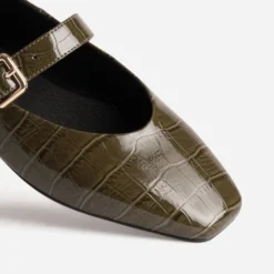 Babies kaki verni embossage effet croco