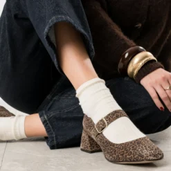 Babies marron cuir velours effet léopard