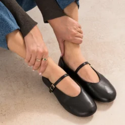 Babies noire cuir décolleté couvrant