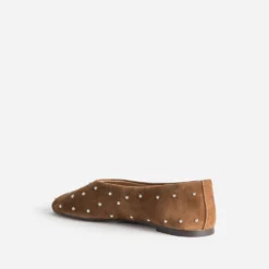 Ballerine camel cuir velours décor clous