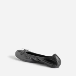 Ballerine éco-conçue BUGGY noire en cuir