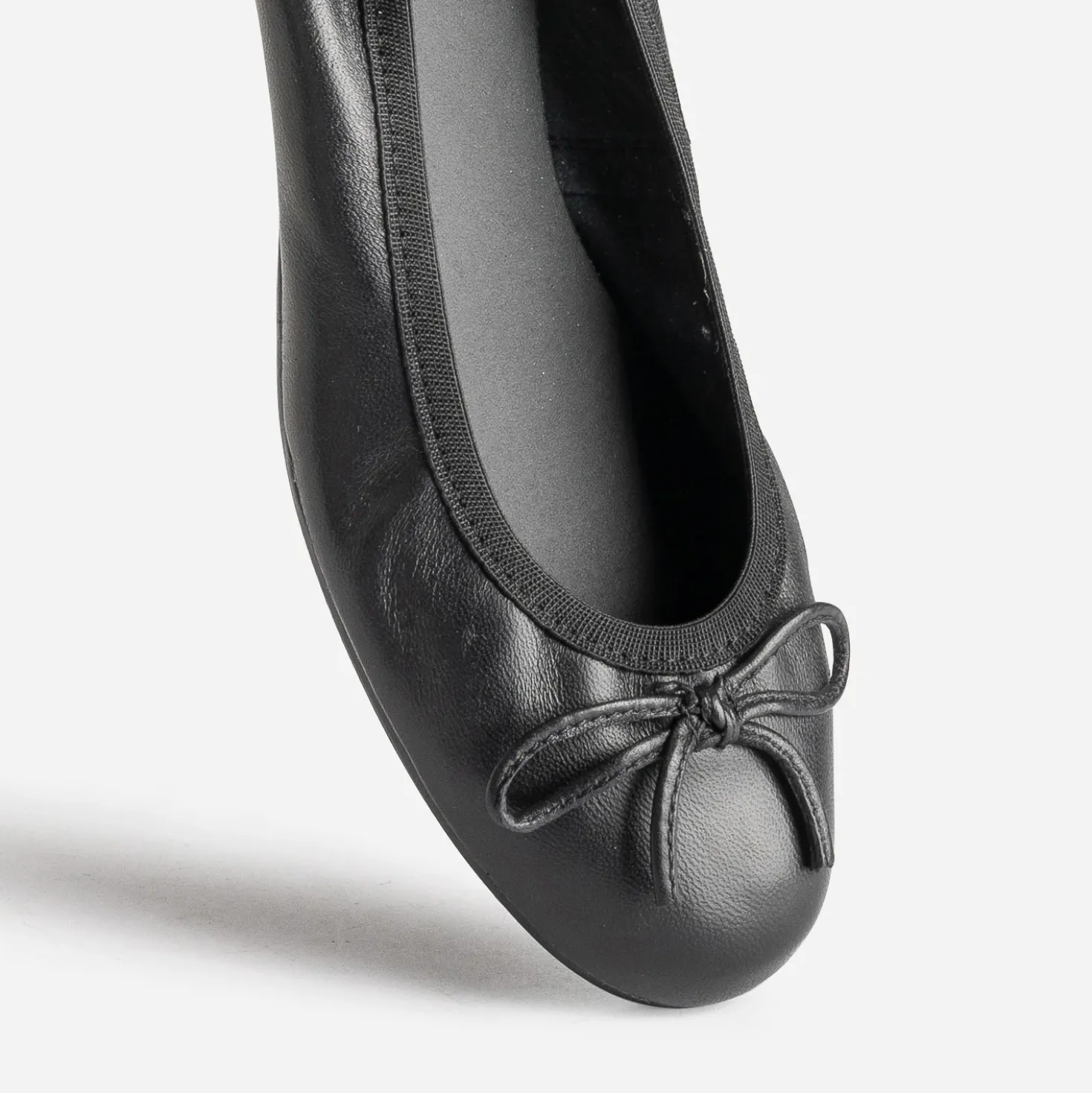 Ballerine éco-conçue BUGGY noire en cuir