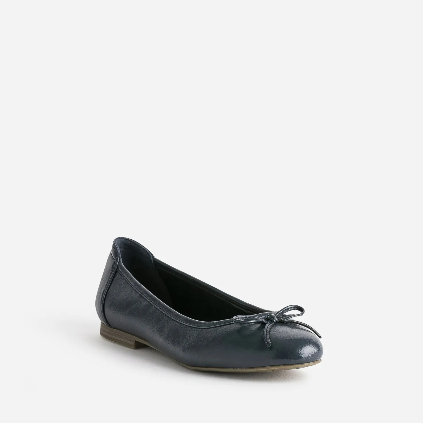 Ballerine marine avec nœud