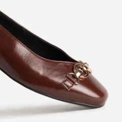 Ballerine marron décor bijou
