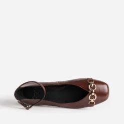 Ballerine marron décor bijou