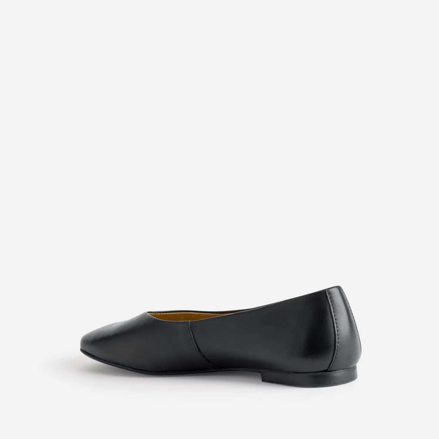 Ballerine noire cuir décolleté couvrant