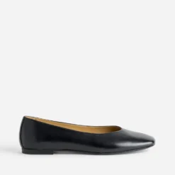 Ballerine noire cuir décolleté couvrant