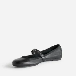 Ballerine noire en cuir avec bride à œillet