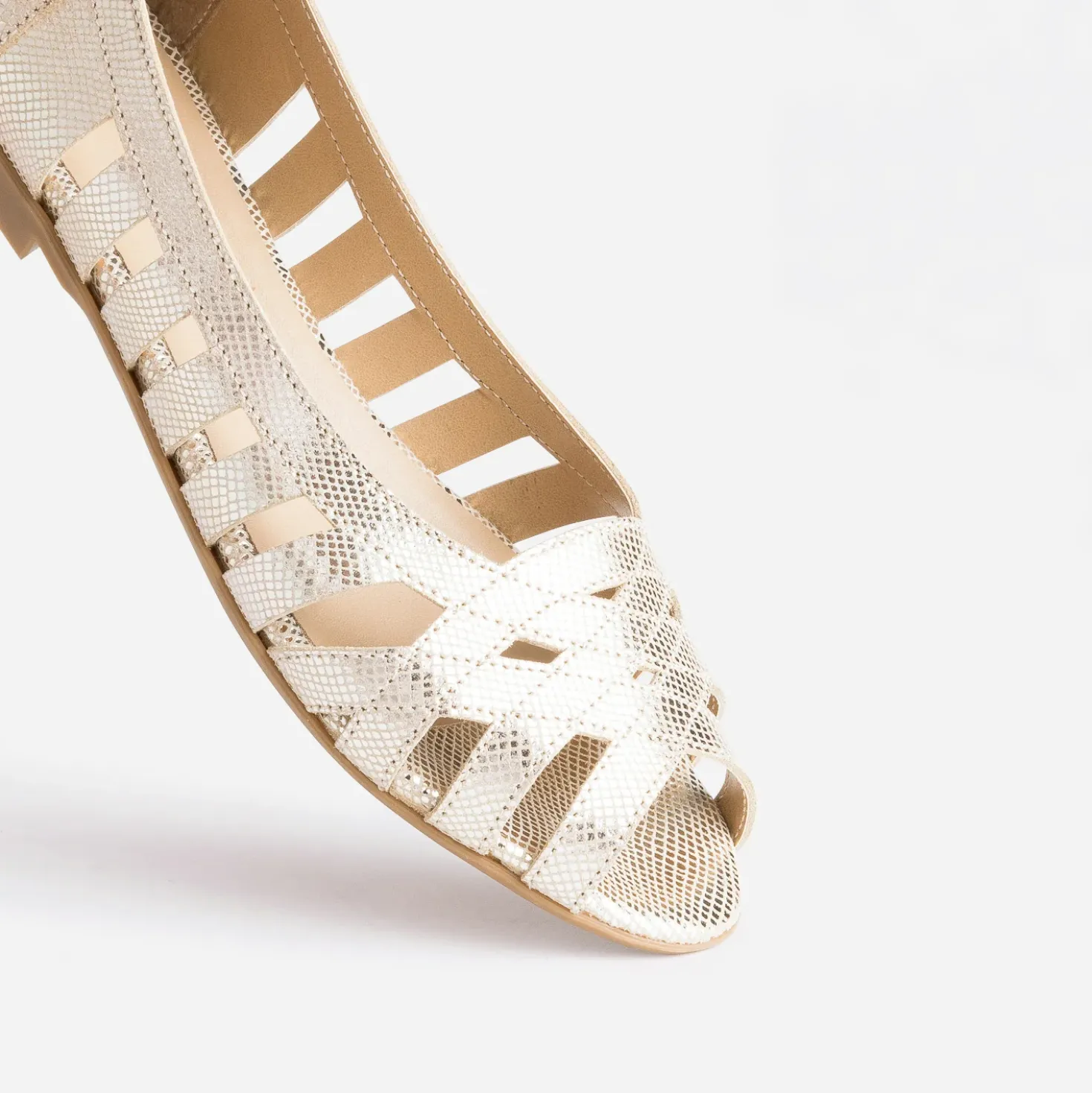 Ballerine open-toe or en cuir effet python