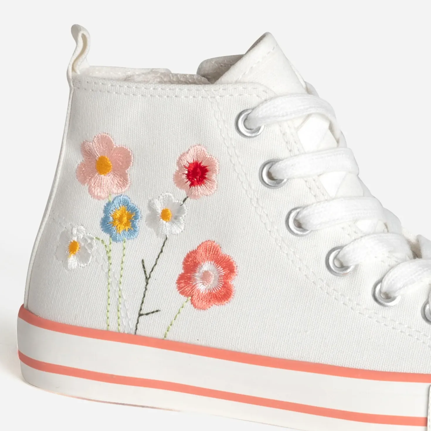 Basket BUGGY blanche toile broderie fleurs