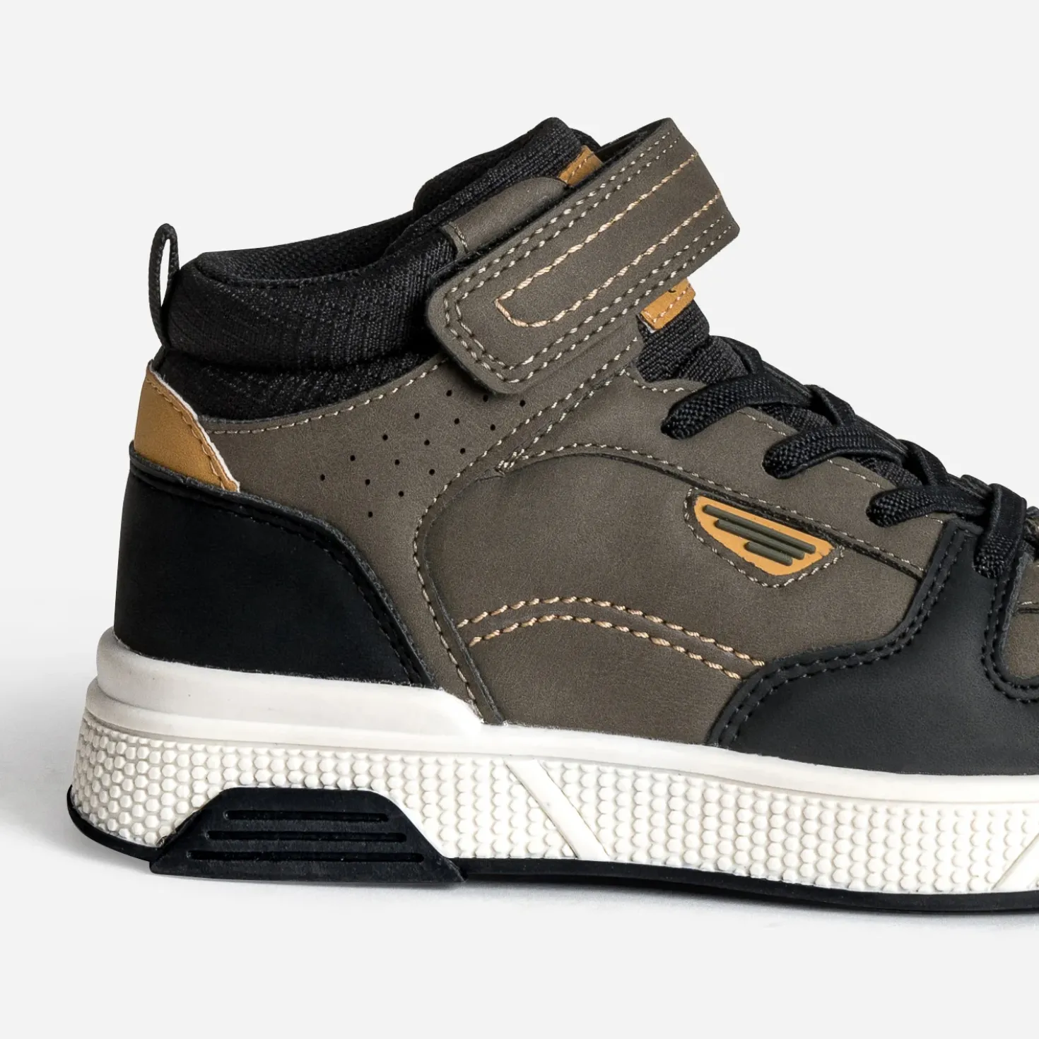 Basket BUGGY kaki et noire