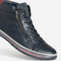 Basket marine en cuir embossé