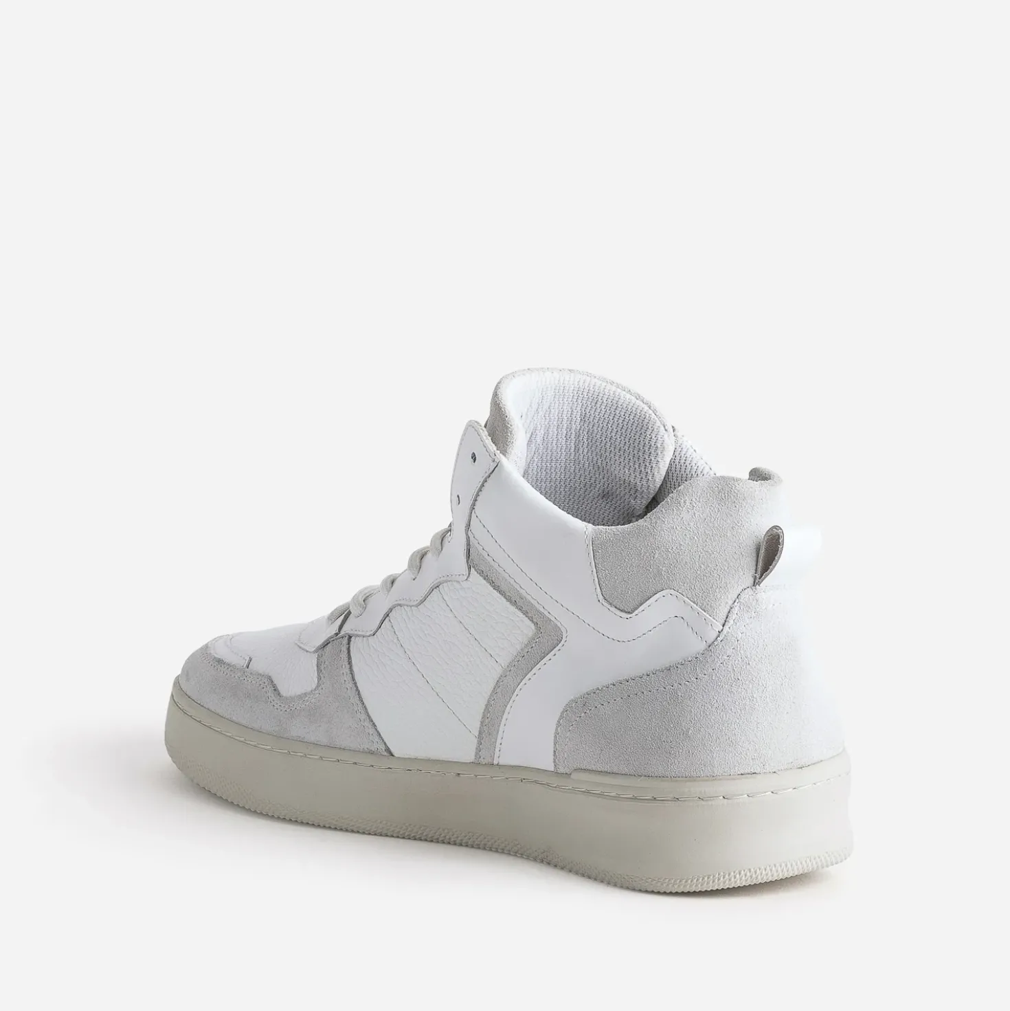 Basket montante blanche et grise en cuir