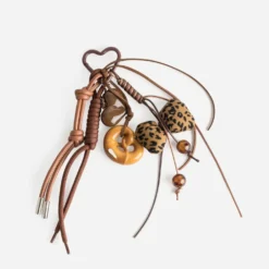 Bijou de sac TEXTO marron