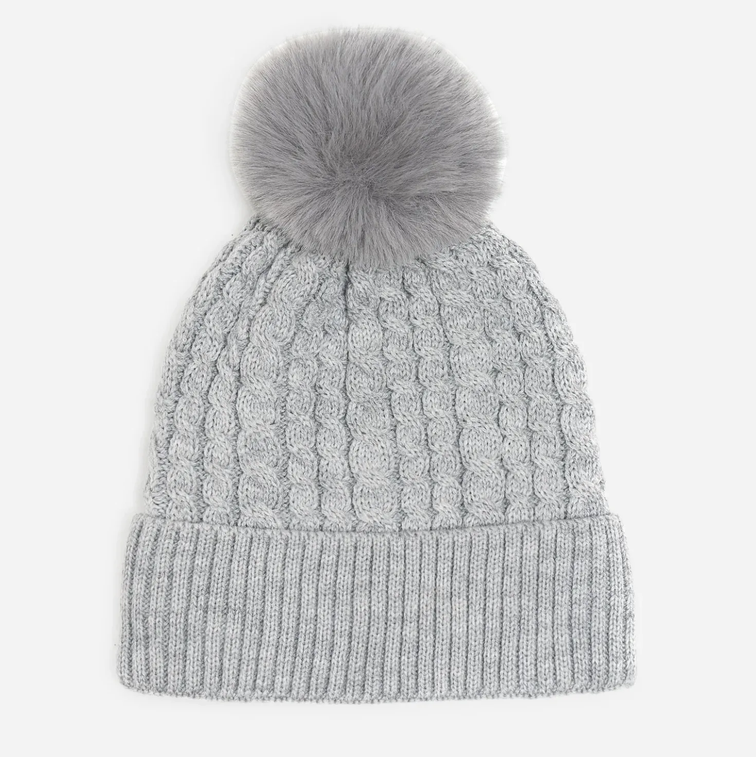 Bonnet gris tricot à torsades et pompon