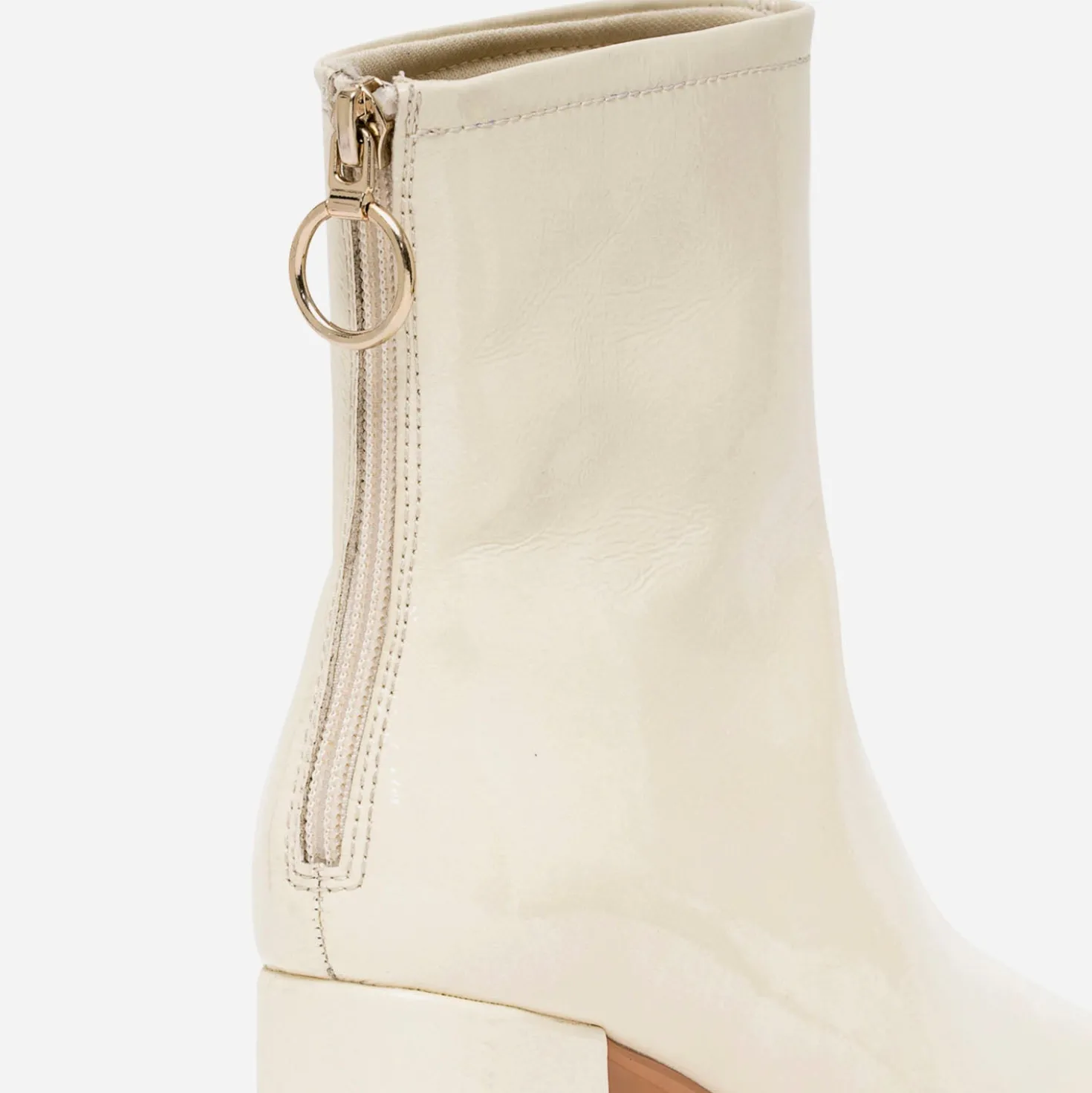 Boots blanc cassé verni à zip arrière