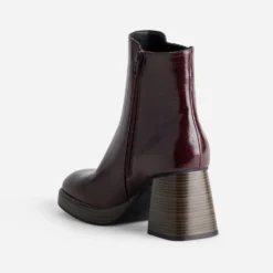 Boots bordeaux à talon lamellé