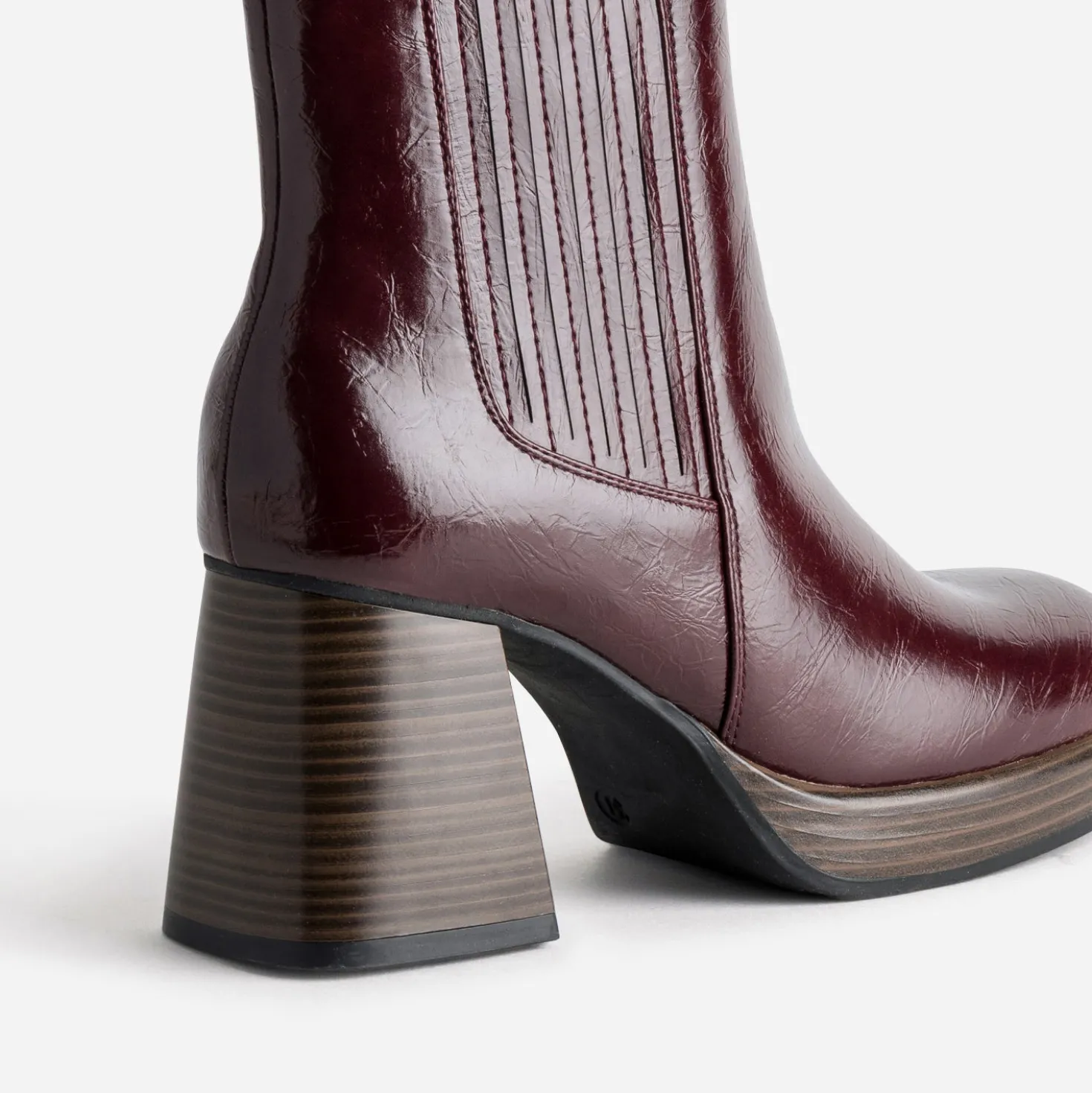 Boots bordeaux à talon lamellé