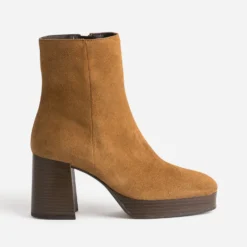 Boots camel à talon en cuir