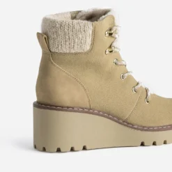 Boots compensés beige esprit montagne