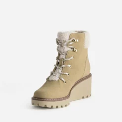 Boots compensés beige esprit montagne