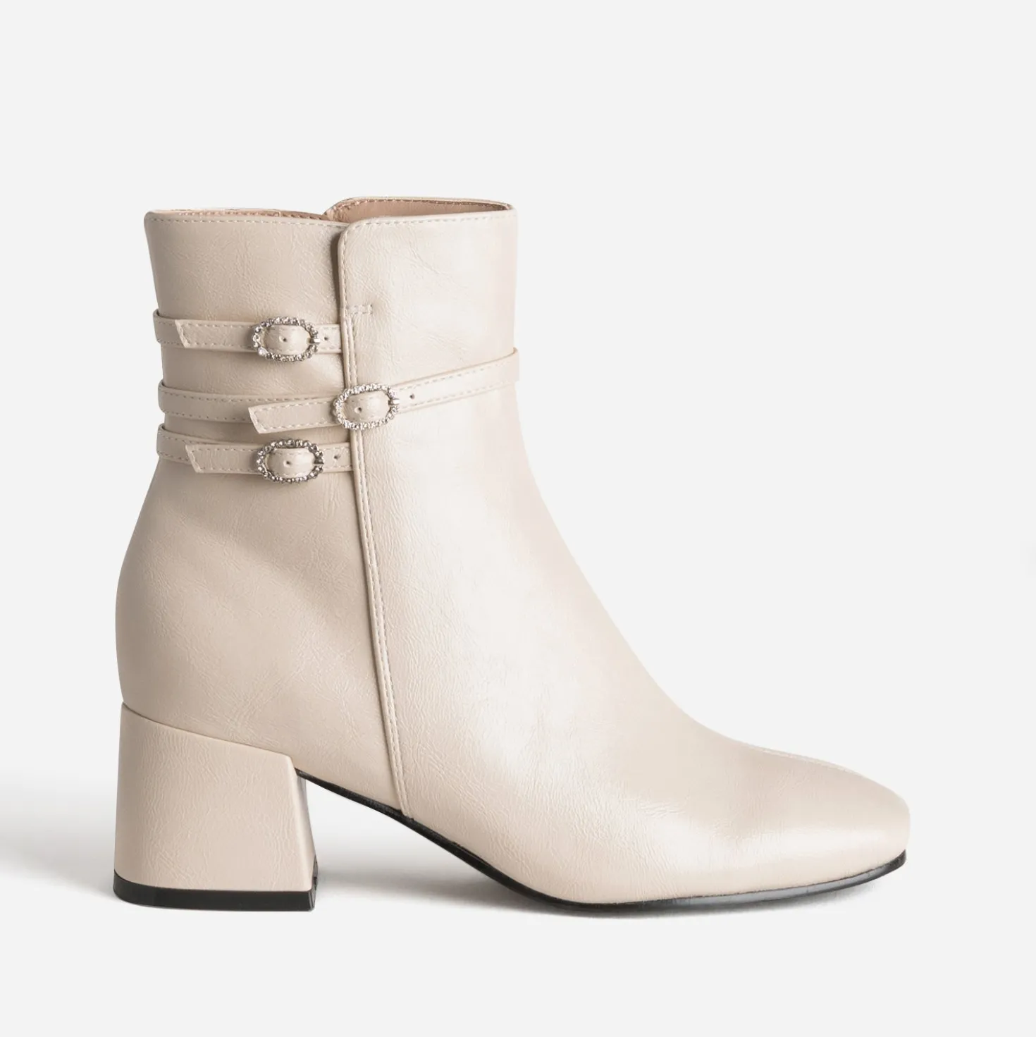 Boots écru trois brides boucles strass