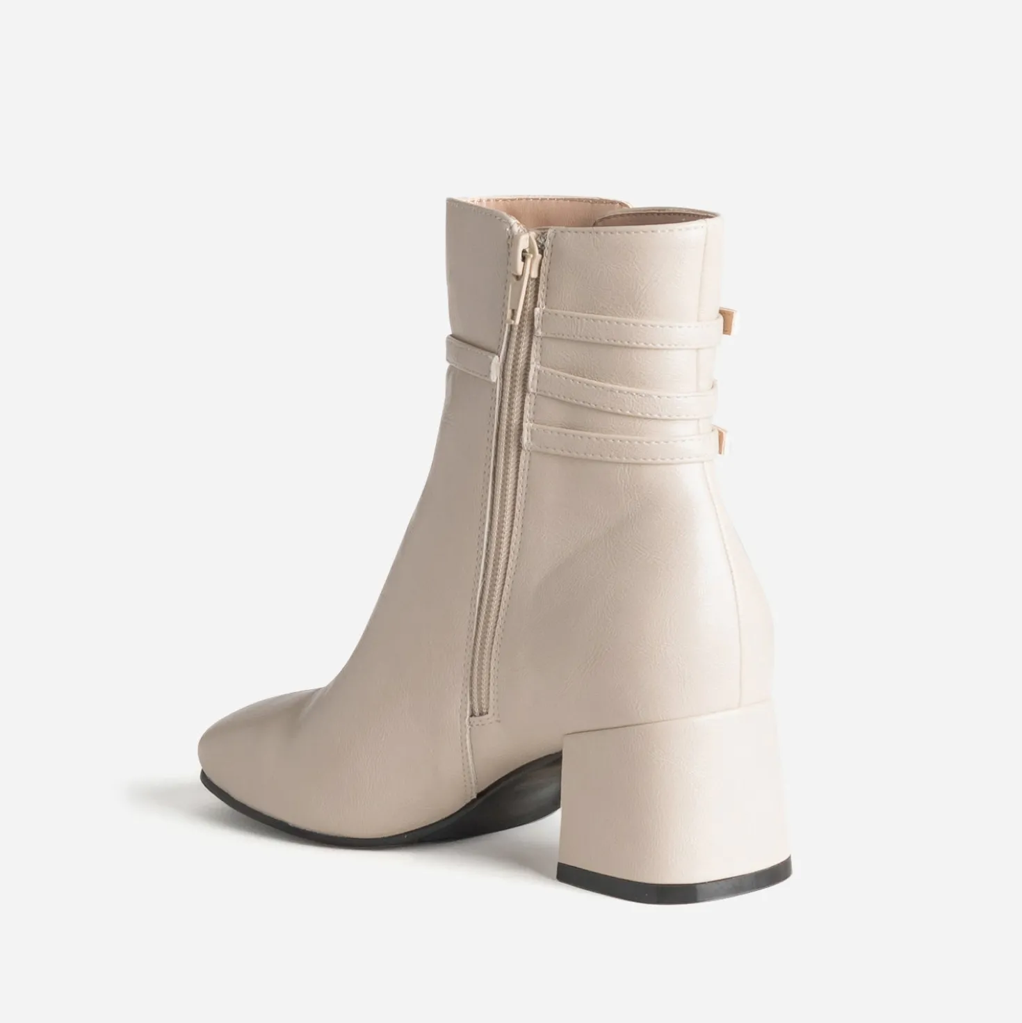 Boots écru trois brides boucles strass