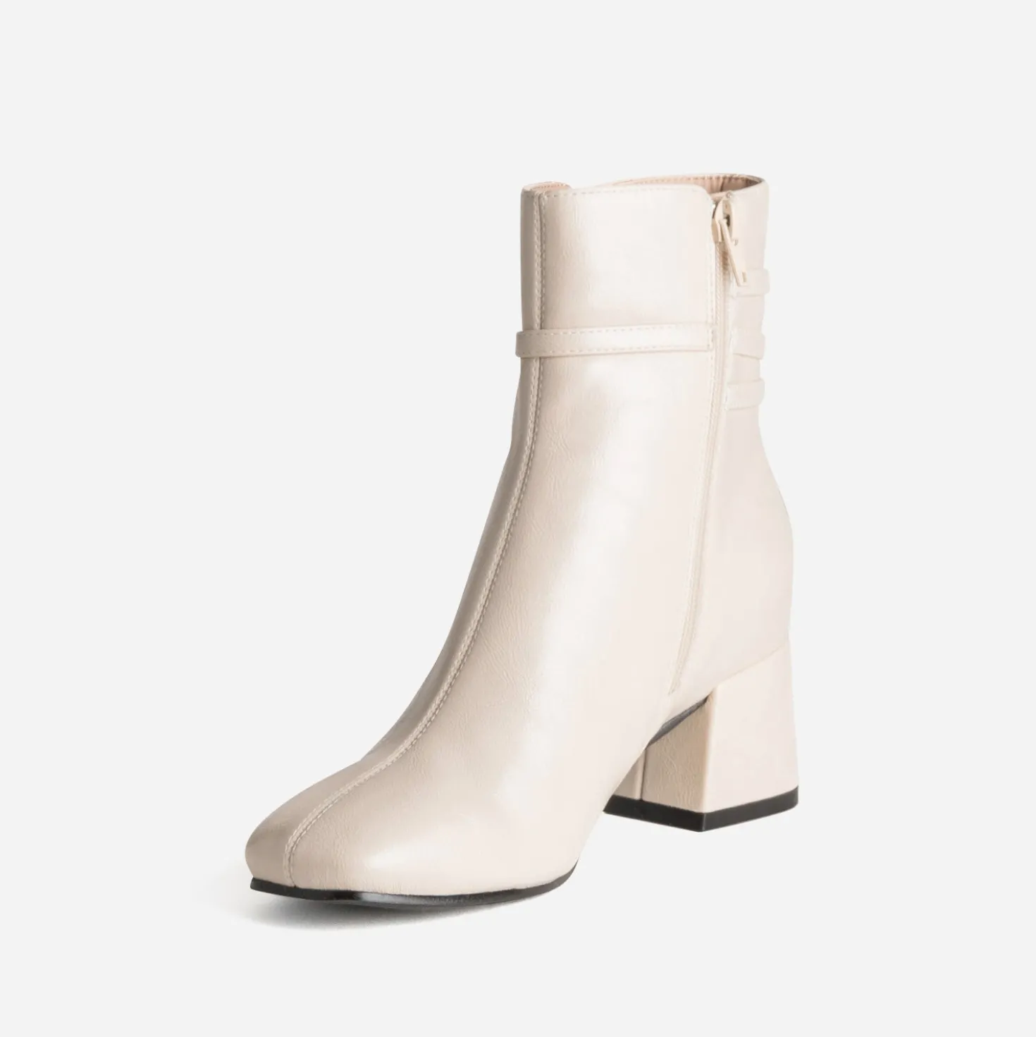 Boots écru trois brides boucles strass