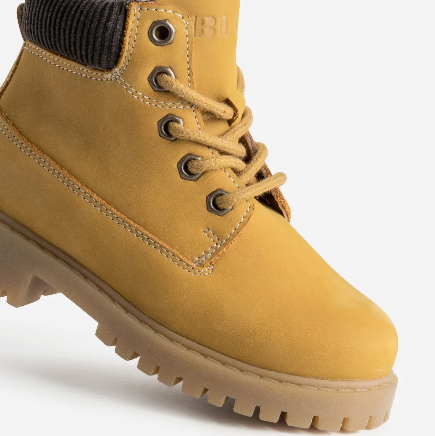 Boots à lacet BUGGY jaune cuir suédé