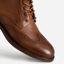 Boots à lacet cognac cuir bout fleuri