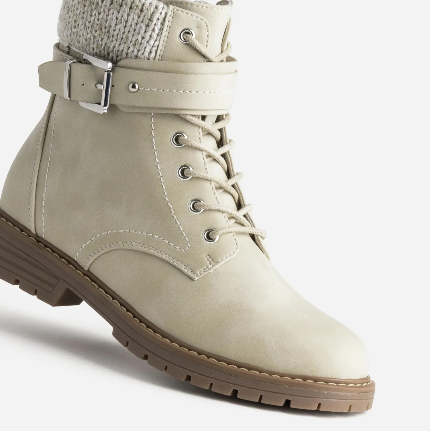 Boots lacet écru col textile
