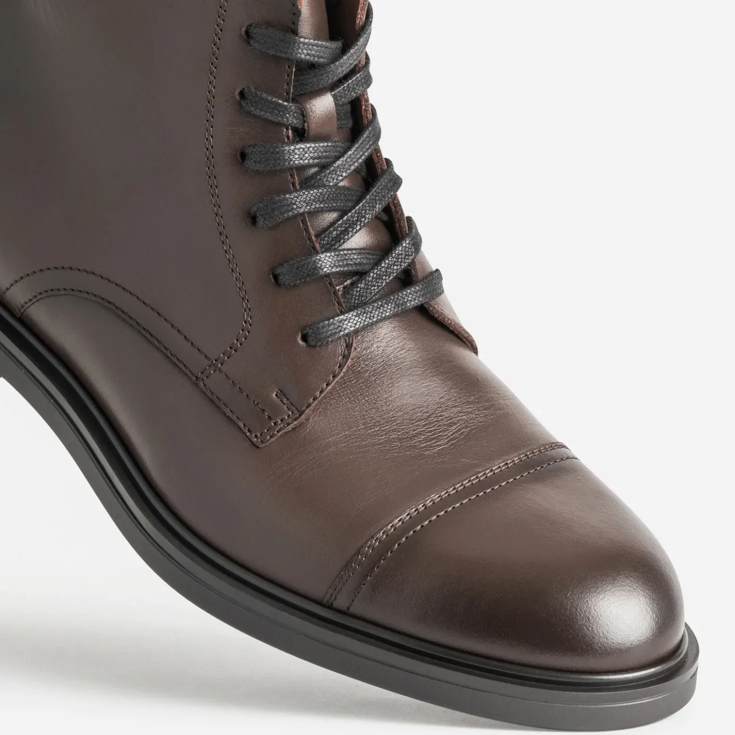 Boots à lacet marron cuir bout droit