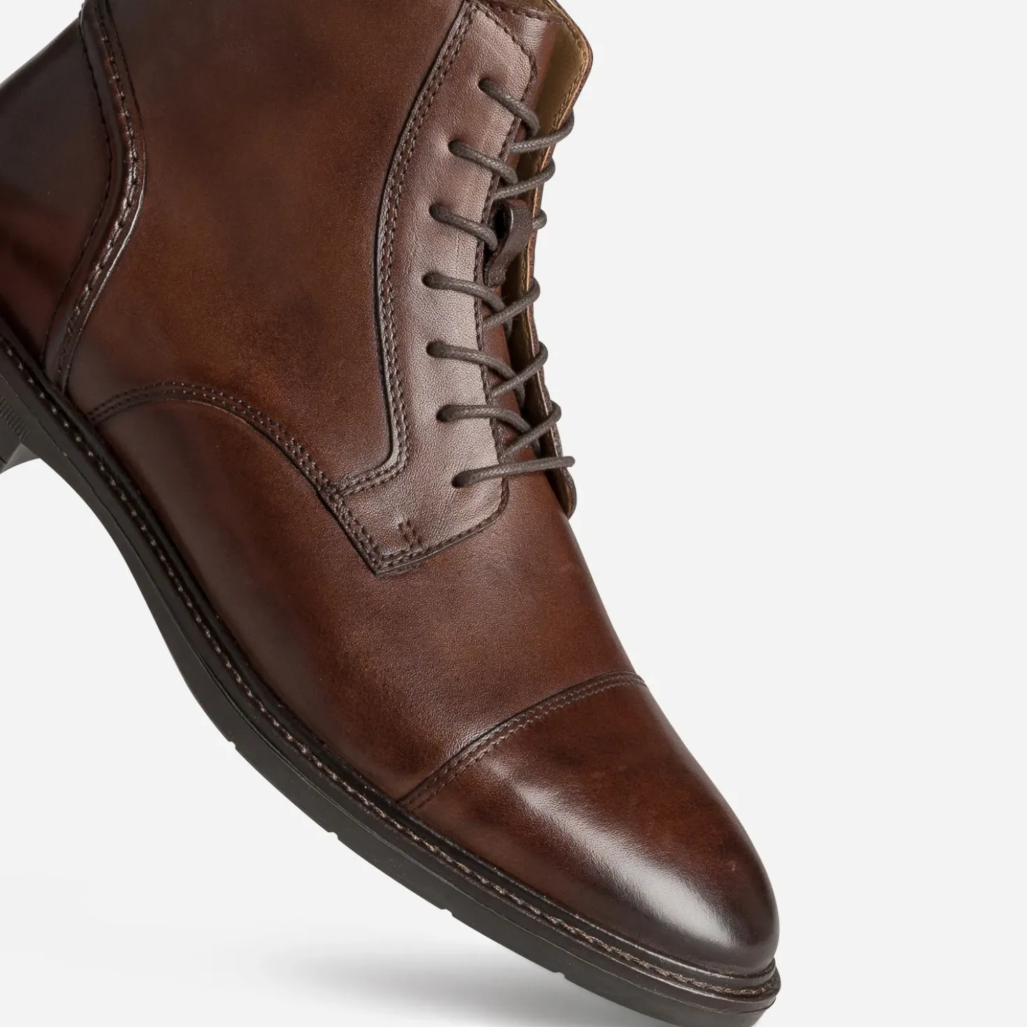 Boots à lacet marron cuir bout droit