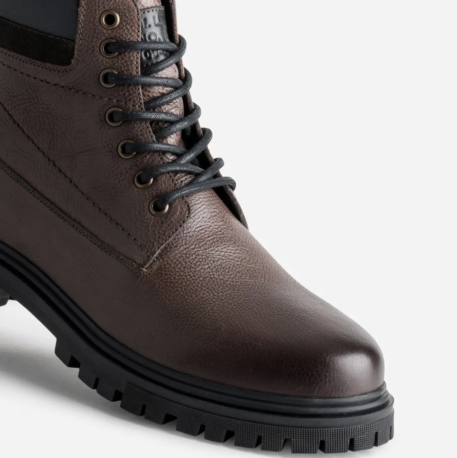 Boots à lacet marron cuir semelle crantée