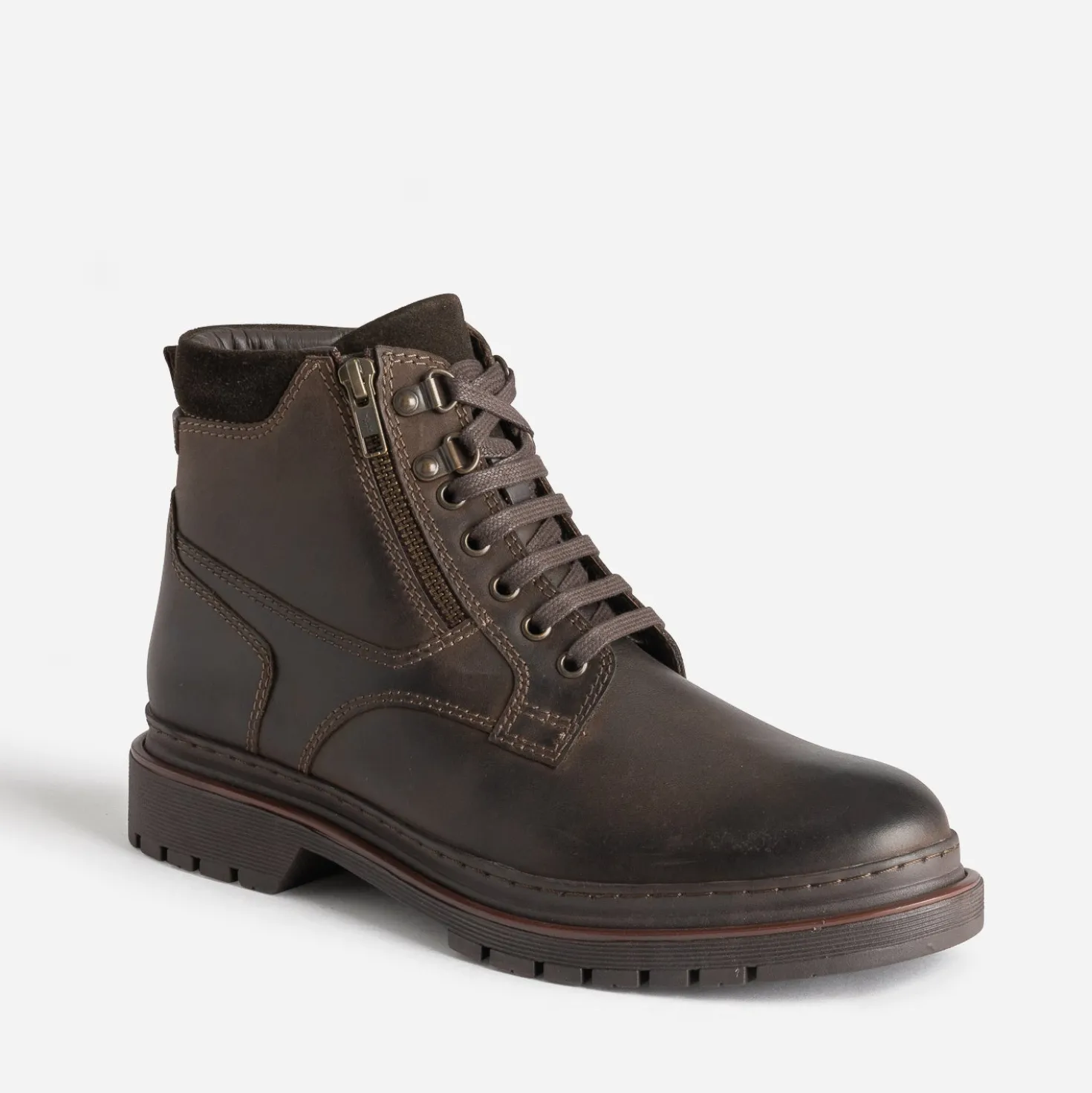 Boots à lacet marron en cuir à semelle cranté
