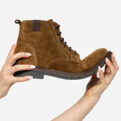 Boots à lacet marron en cuir velours
