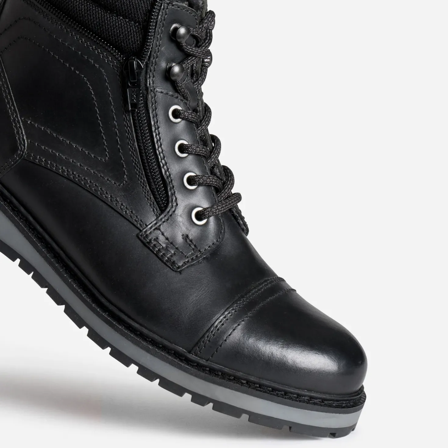 Boots à lacet noir cuir détails gris