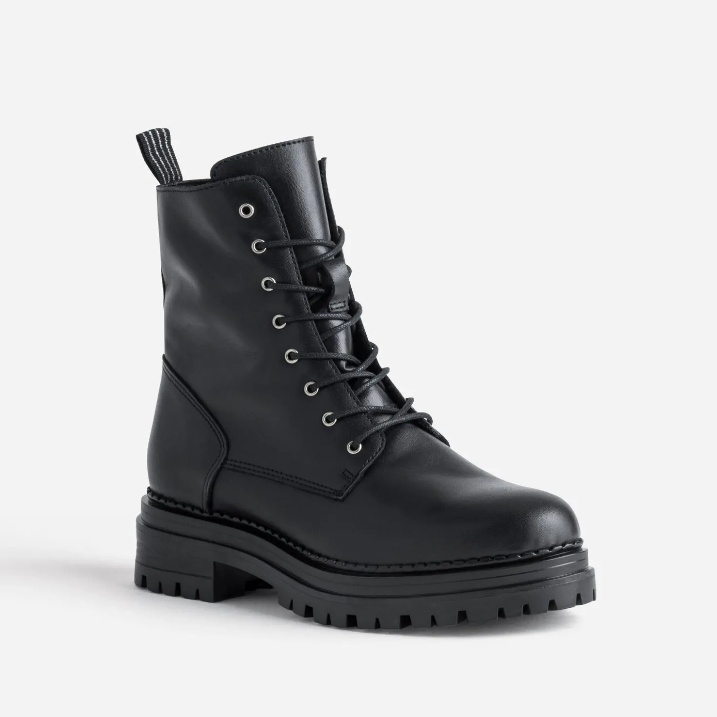 Boots à lacet noir cuir semelle crantée