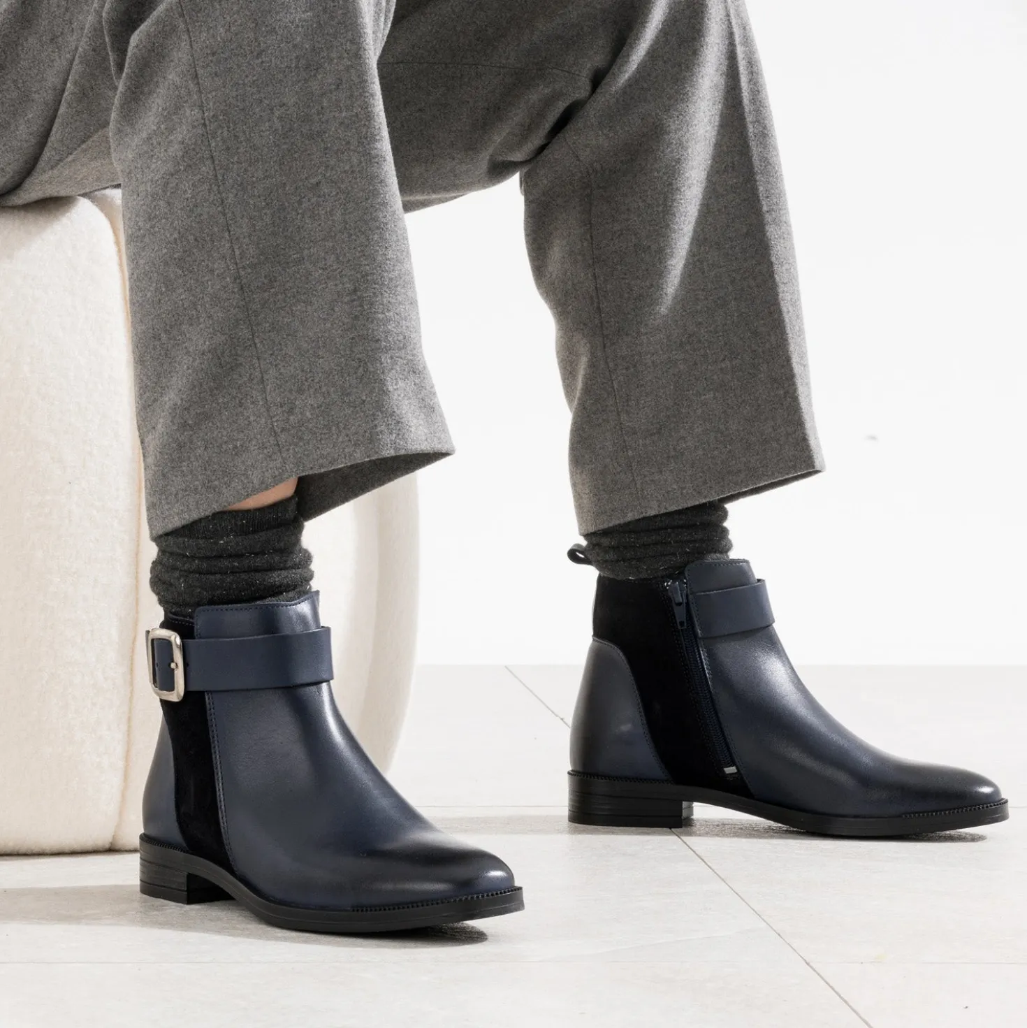 Boots marine en cuir détail bi-matière