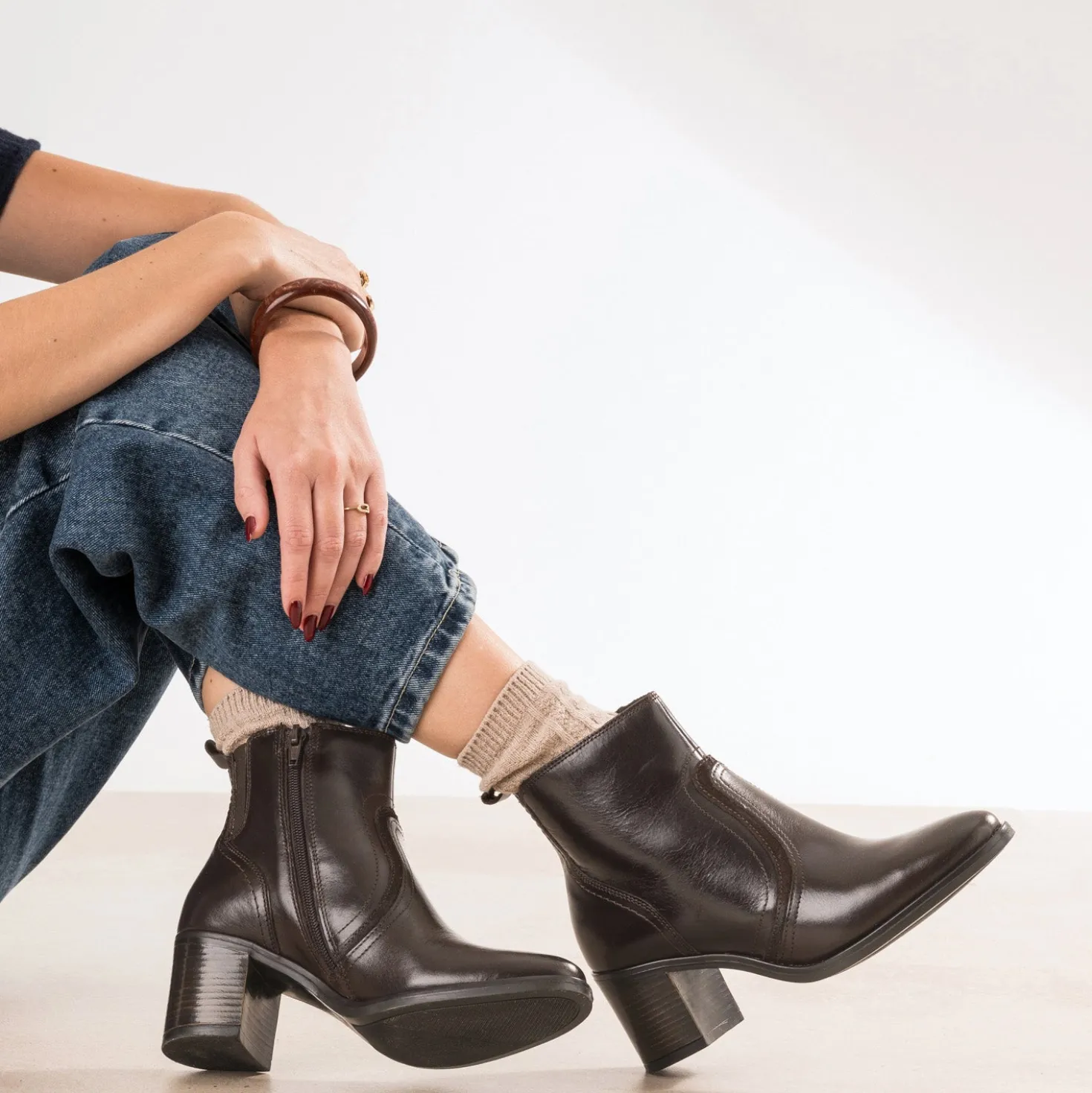 Boots marron foncé cuir découpes bi-matière