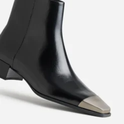 Boots noir cuir bout métallisé