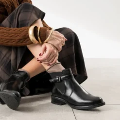 Boots noir cuir bride cheville