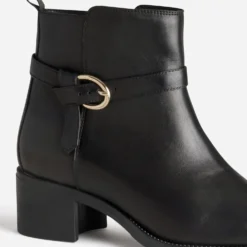 Boots noir cuir bride fantaisie
