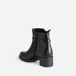 Boots noir cuir bride fantaisie
