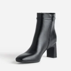 Boots noir cuir à fine bride