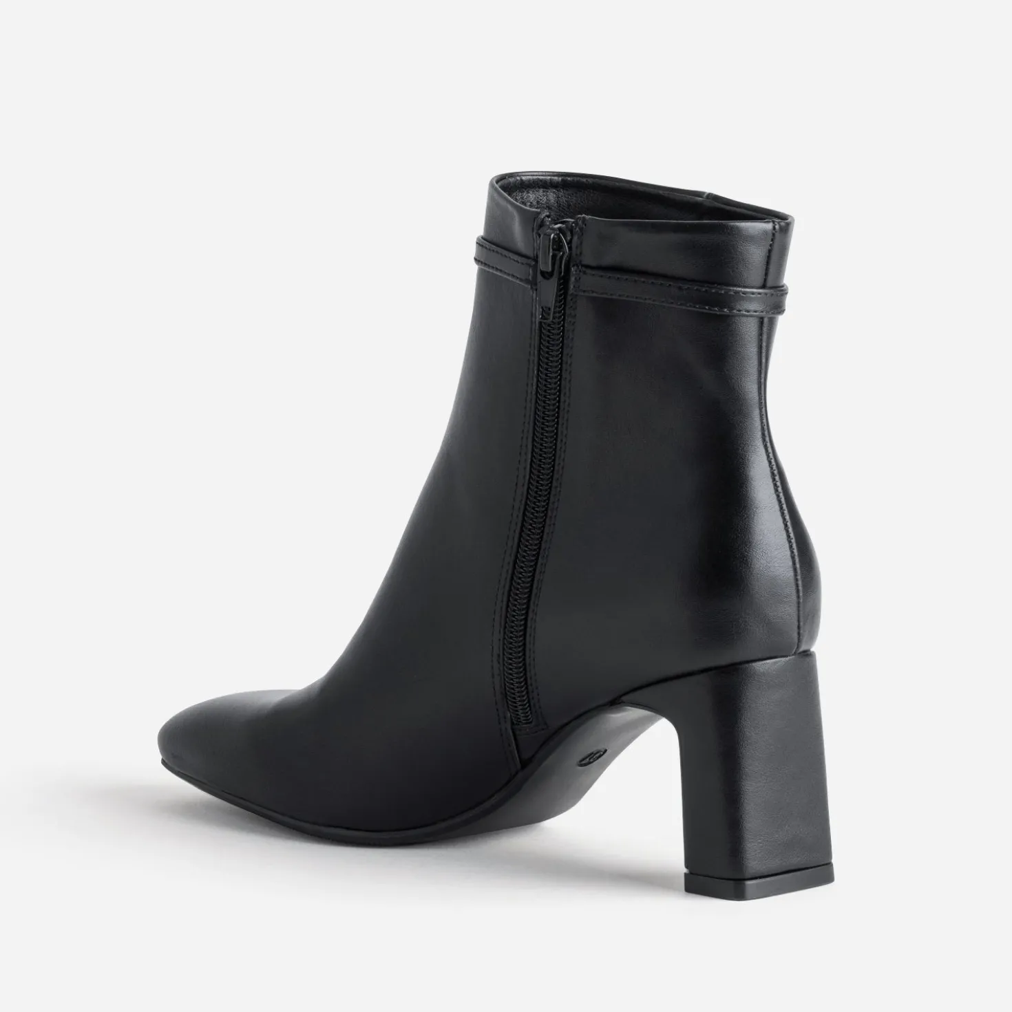 Boots noir cuir à fine bride