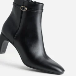 Boots noir cuir à fine bride