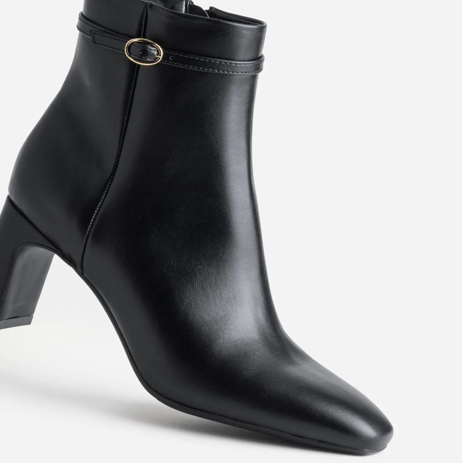 Boots noir cuir à fine bride