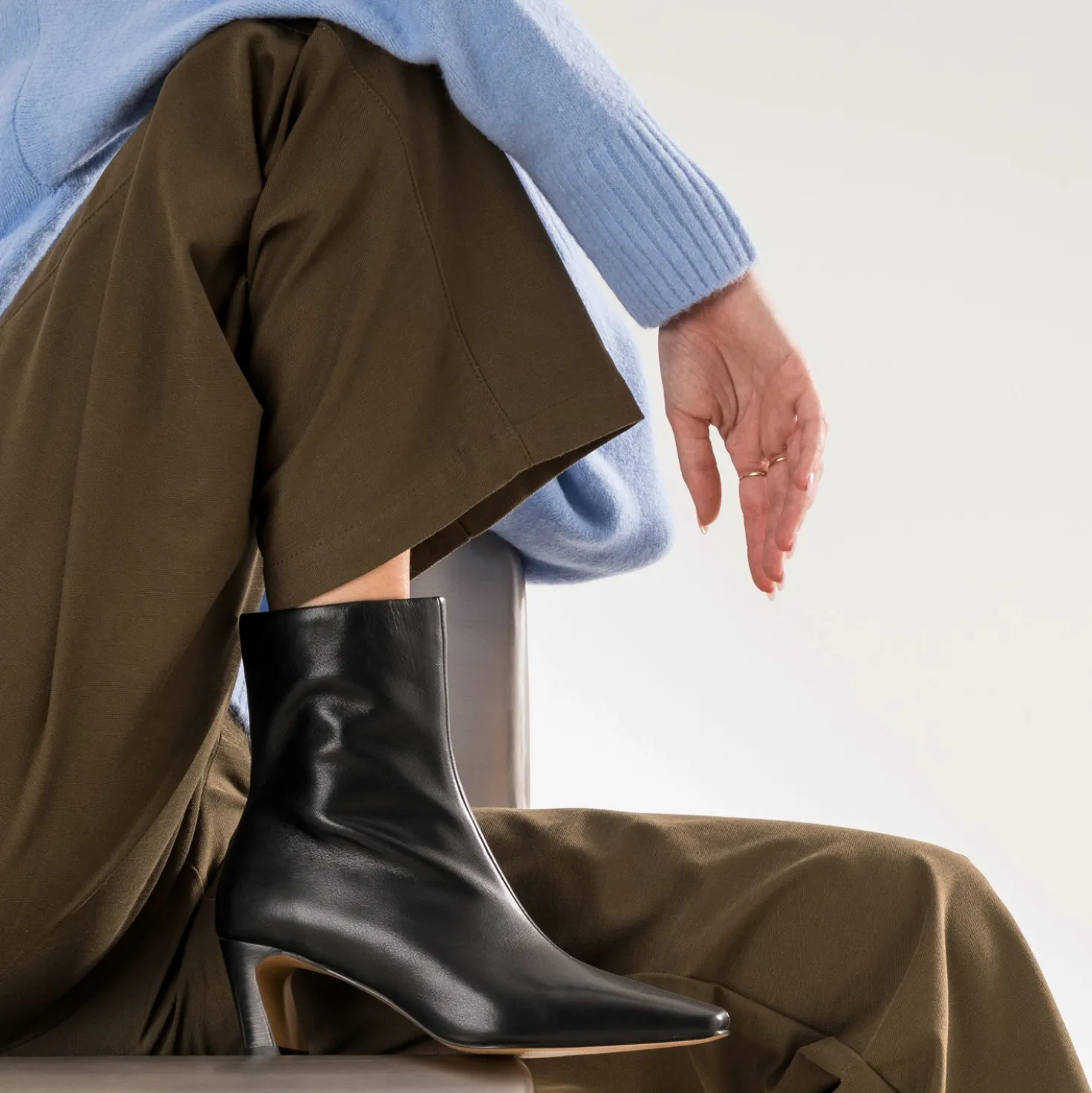 Boots noir cuir talon incurvé