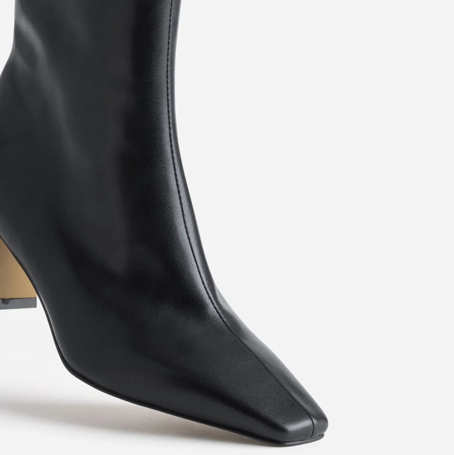 Boots noir cuir talon incurvé